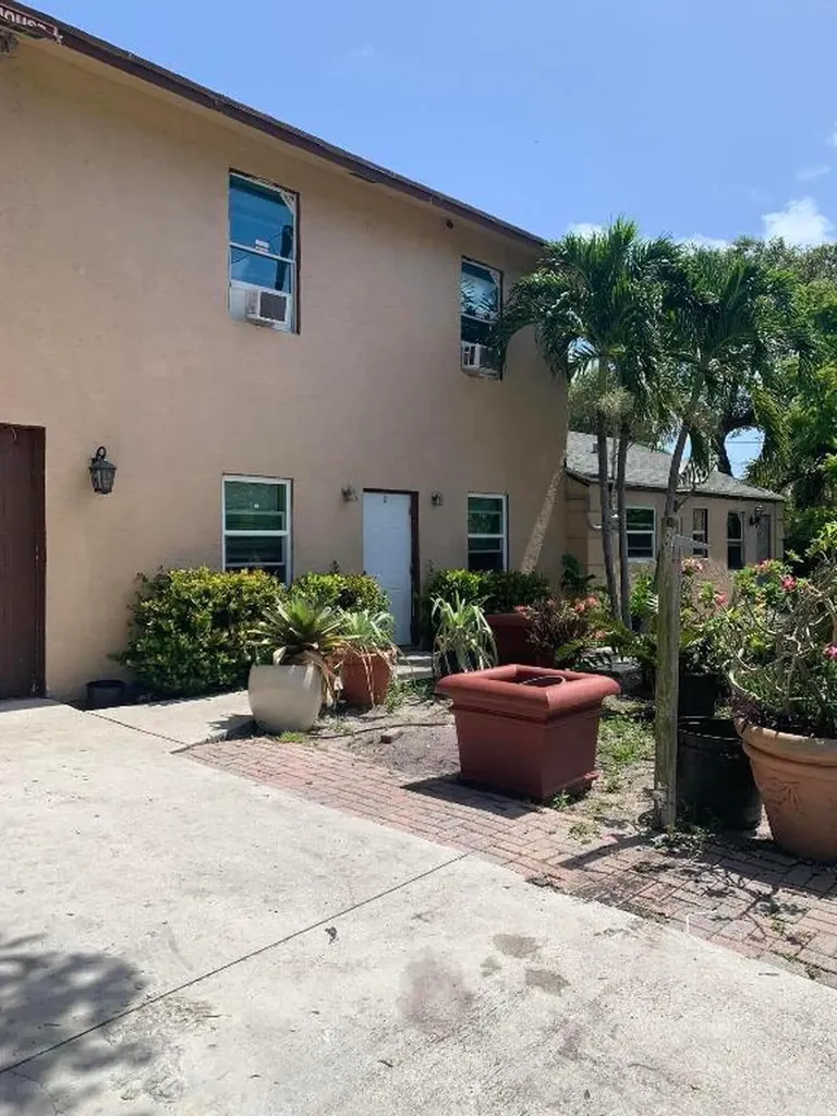156 W 11th Street Riviera Beach FL 33404