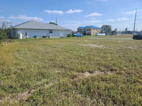 725 NW 8th Terrace Cape Coral FL 33993