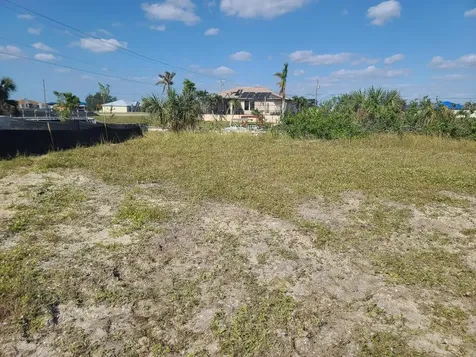 725 NW 8th Terrace Cape Coral FL 33993