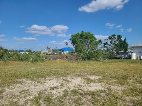 725 NW 8th Terrace Cape Coral FL 33993
