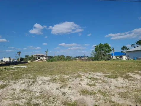 725 NW 8th Terrace Cape Coral FL 33993