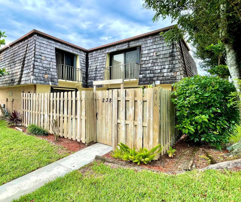 238 Lake Arbor Drive Palm Springs FL 33461