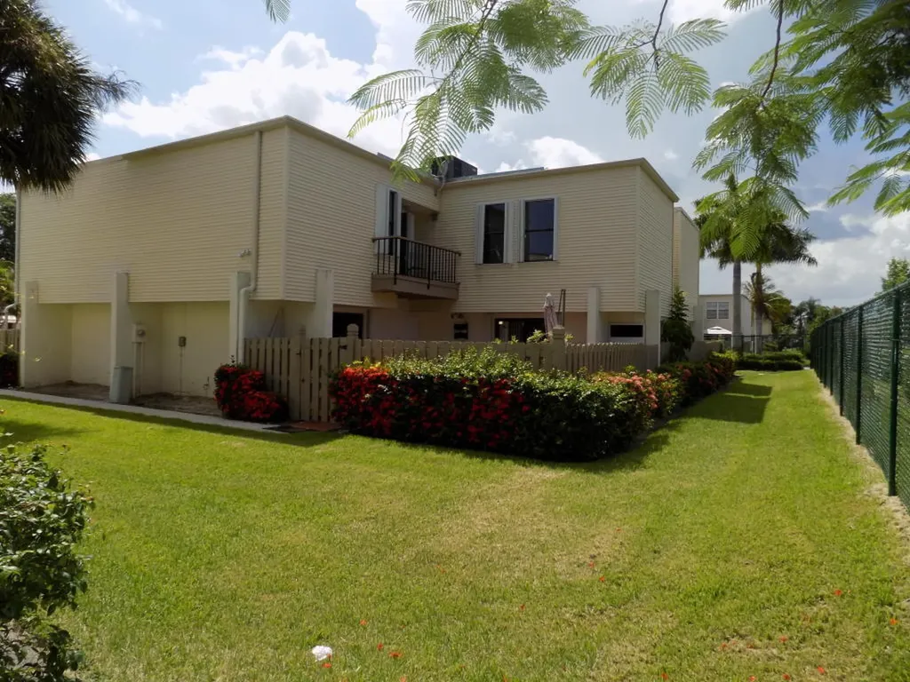 1534 Shaker Circle Wellington FL 33414