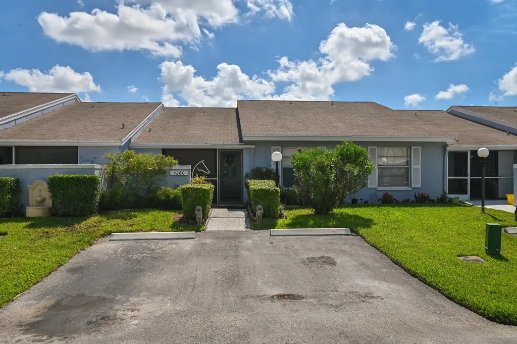 4260 Lucerne Villas Lane Lake Worth FL 33467