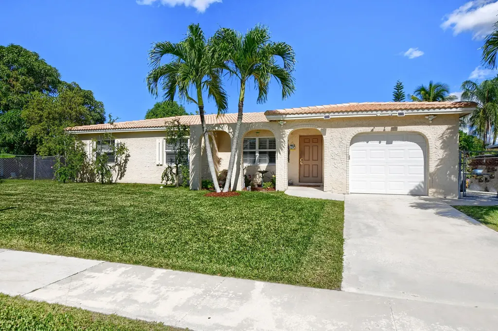 10905 Jennifer Lane Boca Raton FL 33428