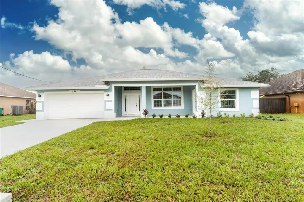 386 SW Mccomb Avenue Port St Lucie FL 34953