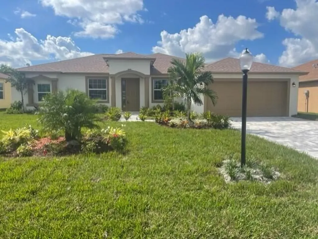 442 SW Vista Lake Drive Port St Lucie FL 34953