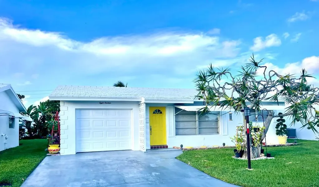 813 SW 3rd Avenue Boynton Beach FL 33426