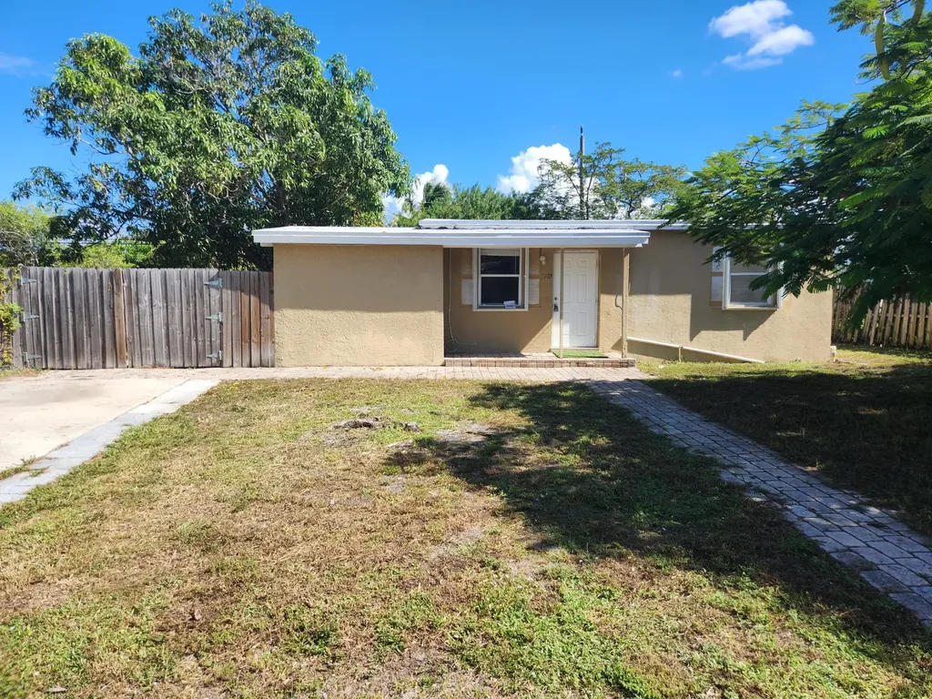 5272 NE 17th Avenue Pompano Beach FL 33064