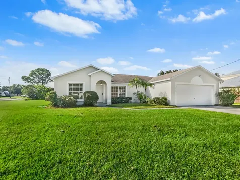 5214 NW West Piper Circle Port St Lucie FL 34986