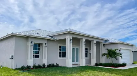 972 SW Mccomkle Avenue Port St Lucie FL 34953