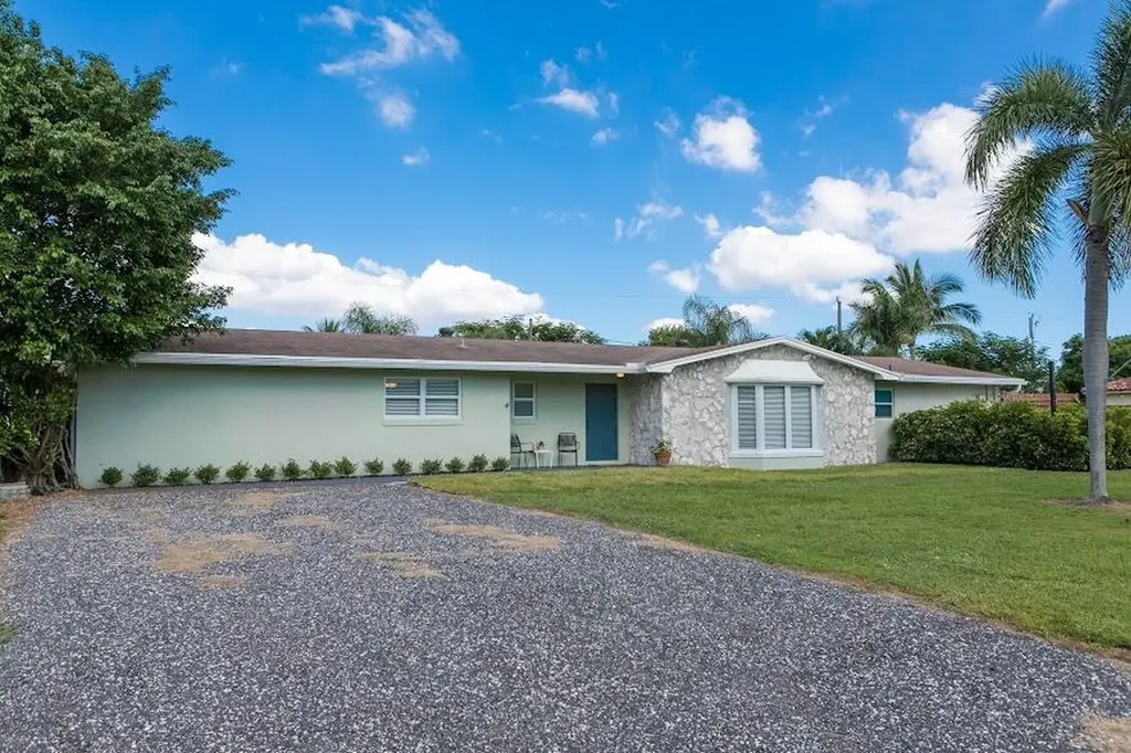 7567 Overlook Drive Lake Worth FL 33467