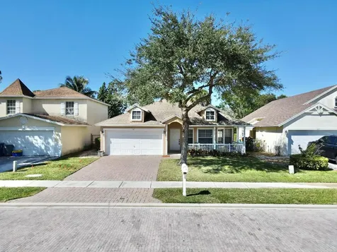 121 Country Club Way Royal Palm Beach FL 33411