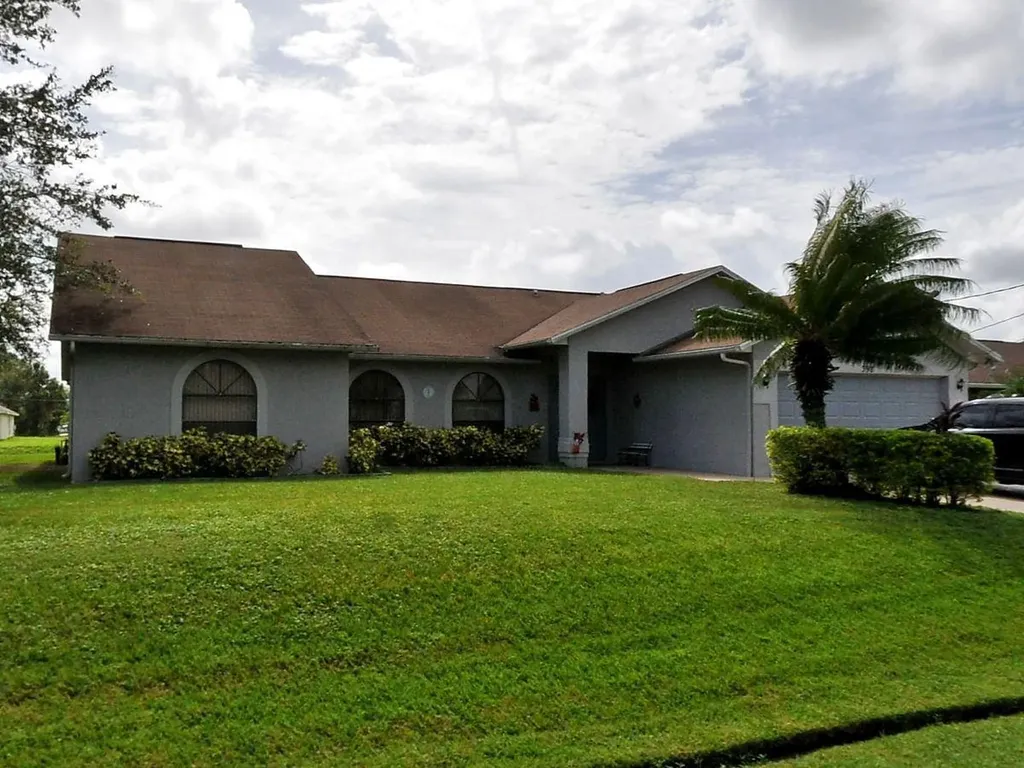 398 SW Carter Avenue Port St Lucie FL 34983