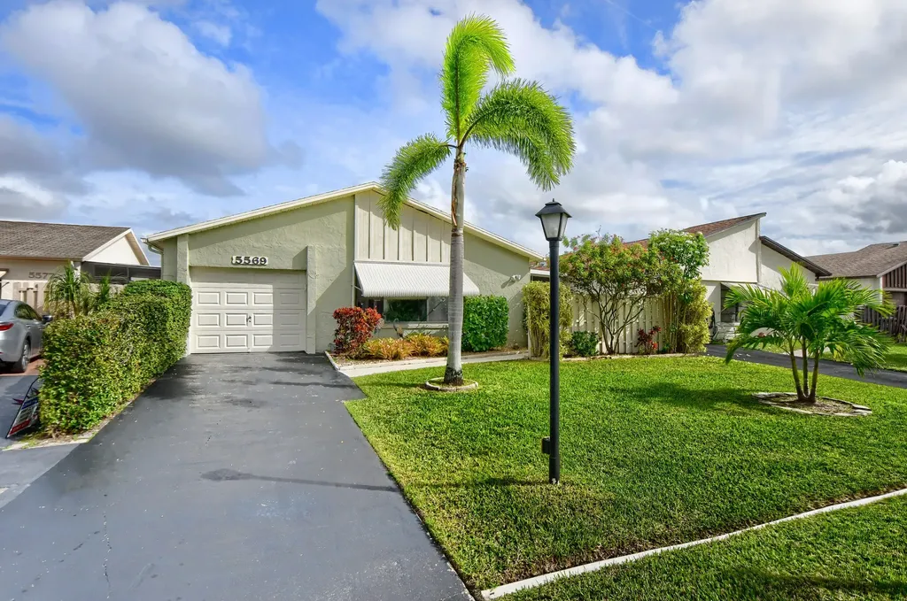 5569 Mirror Lakes Boulevard Boynton Beach FL 33472