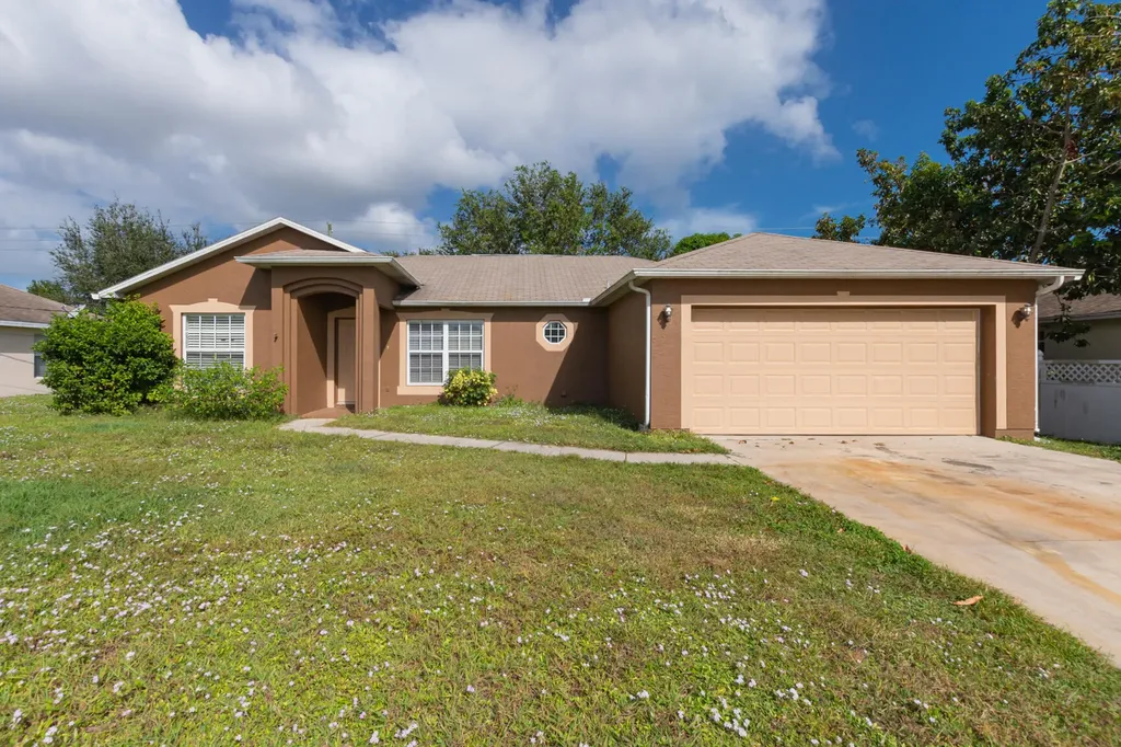 1115 SW Janette Avenue Port St Lucie FL 34953