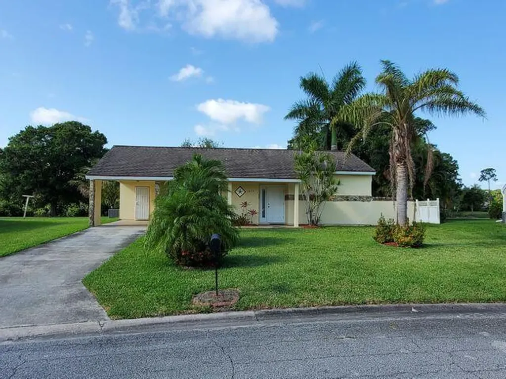 1974 SE Avanti Circle Port St Lucie FL 34952