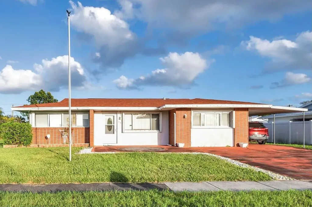 861 SW Goodrich Street Port St Lucie FL 34983
