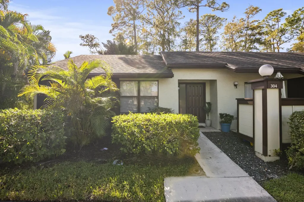 304 Cactus Hill Court Royal Palm Beach FL 33411