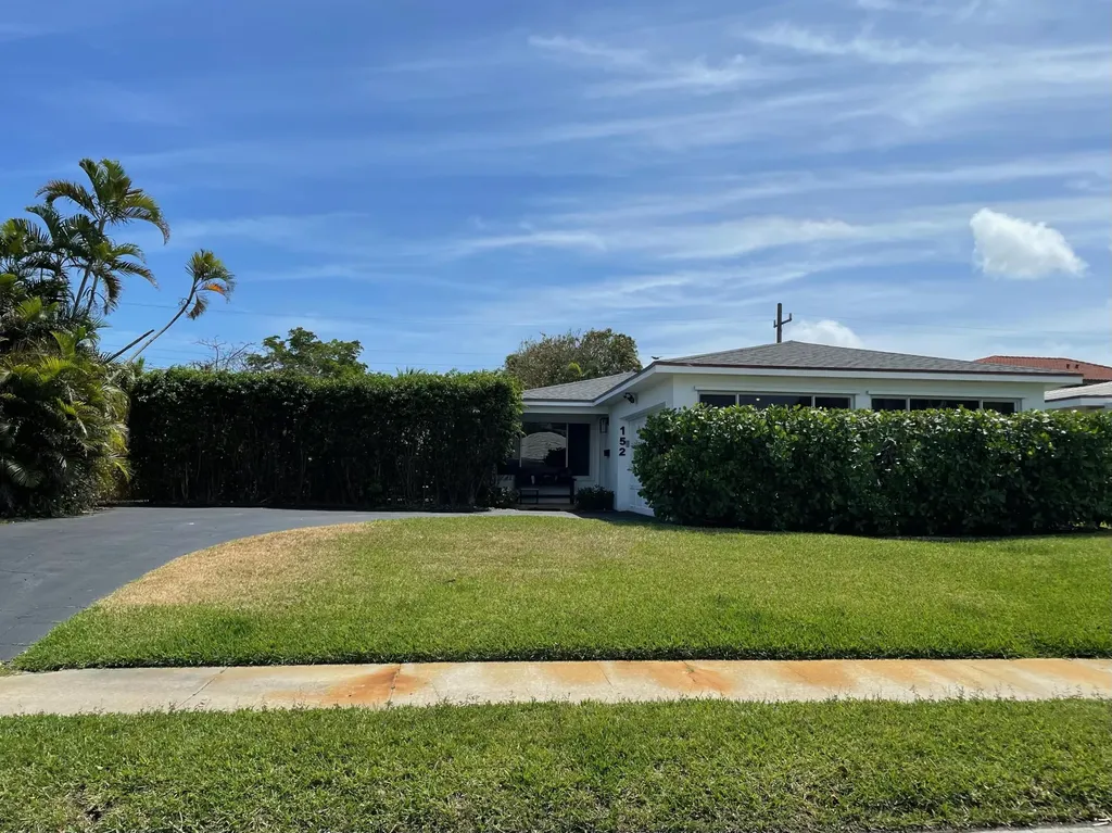 152 Worth Court S West Palm Beach FL 33405