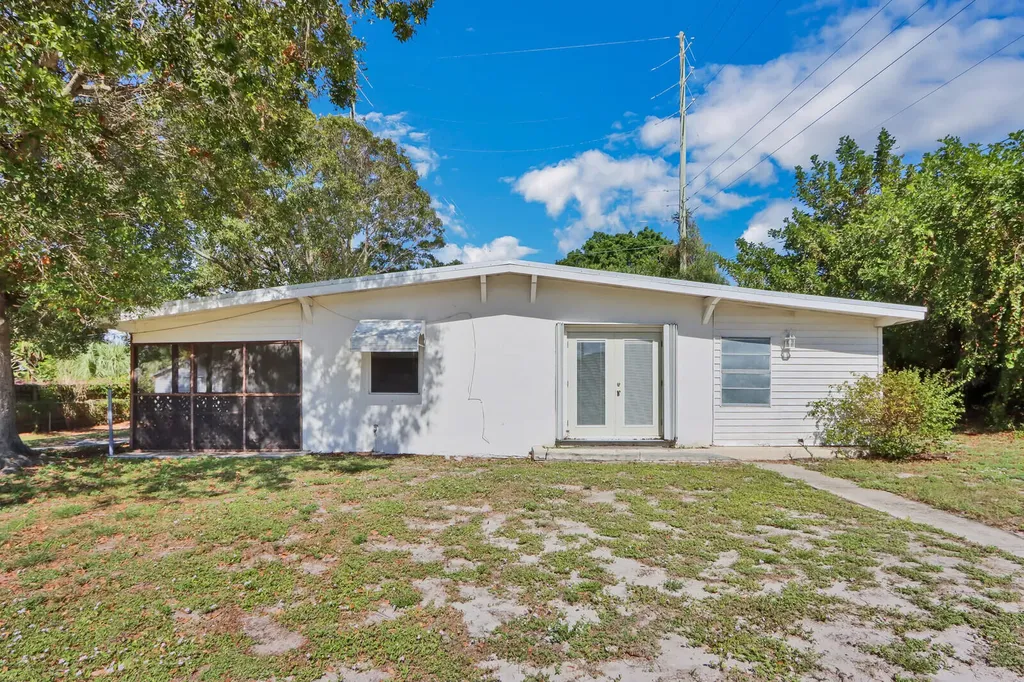 202 Southern Avenue Fort Pierce FL 34950