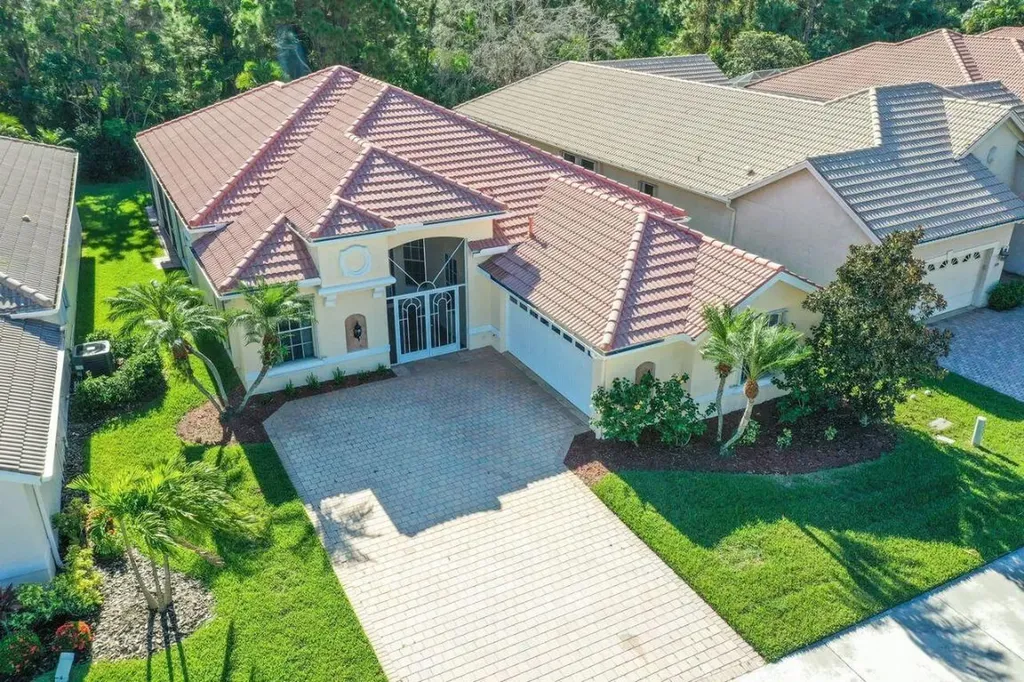 593 SW Lake Charles Circle Port St Lucie FL 34986
