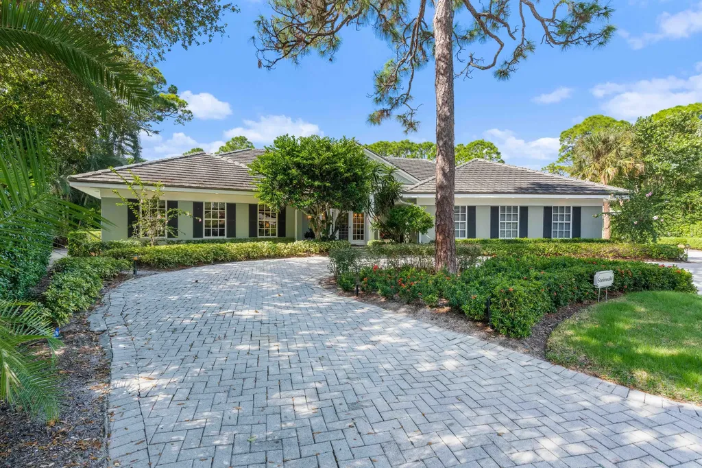 7750 SE Lake Shore Drive Hobe Sound FL 33455