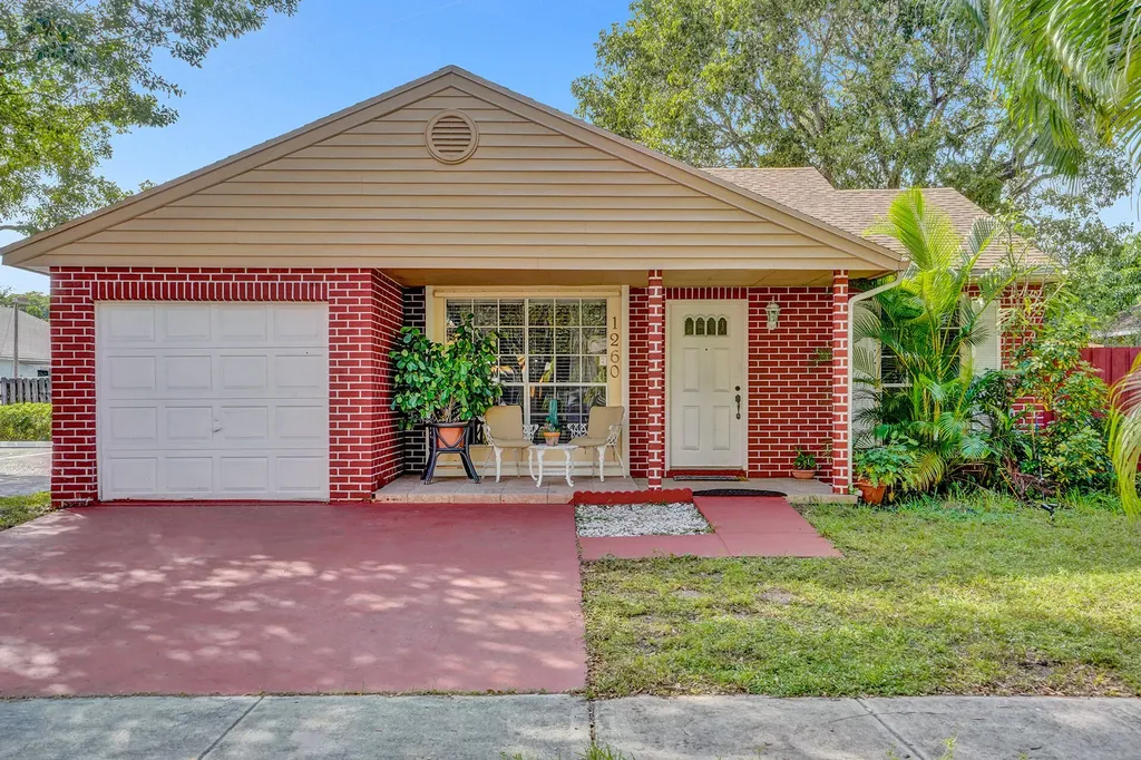 1260 SW 85th Avenue Pembroke Pines FL 33025