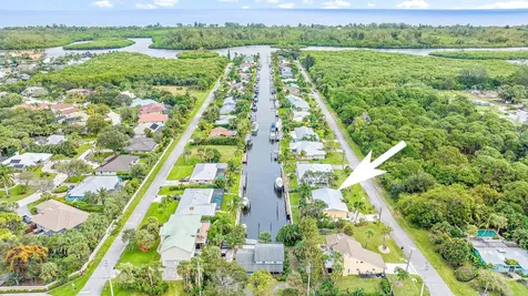 9125 SE Delafield Street Hobe Sound FL 33455