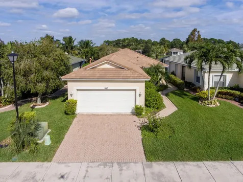 863 SW Rocky Bayou Terrace Port St Lucie FL 34986