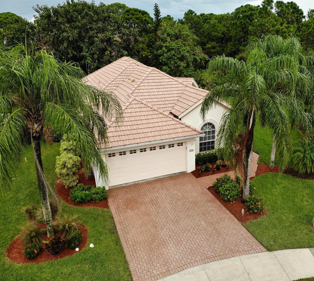 725 SW San Salvador Cove Port St Lucie FL 34986