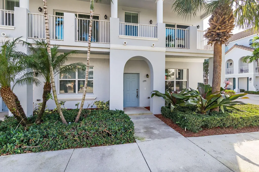 1295 Via De Fossi Boynton Beach FL 33426