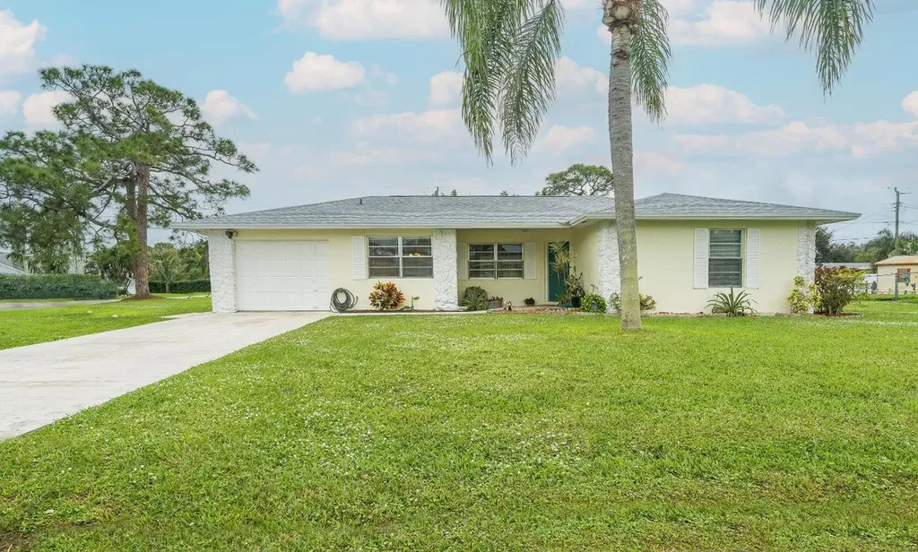 2262 SE Jackson Street Stuart FL 34997