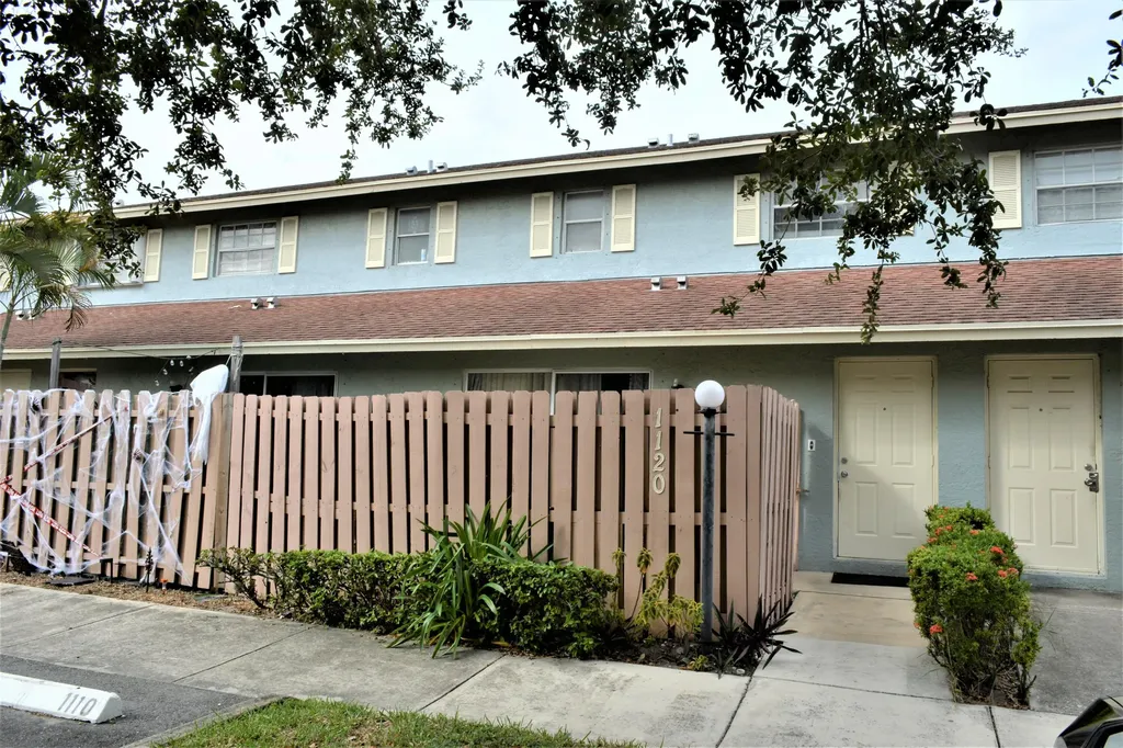 1120 Cypress Way E Palm Springs FL 33406