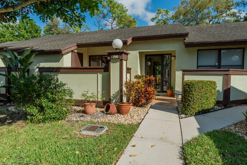 290 Amber Court Royal Palm Beach FL 33411