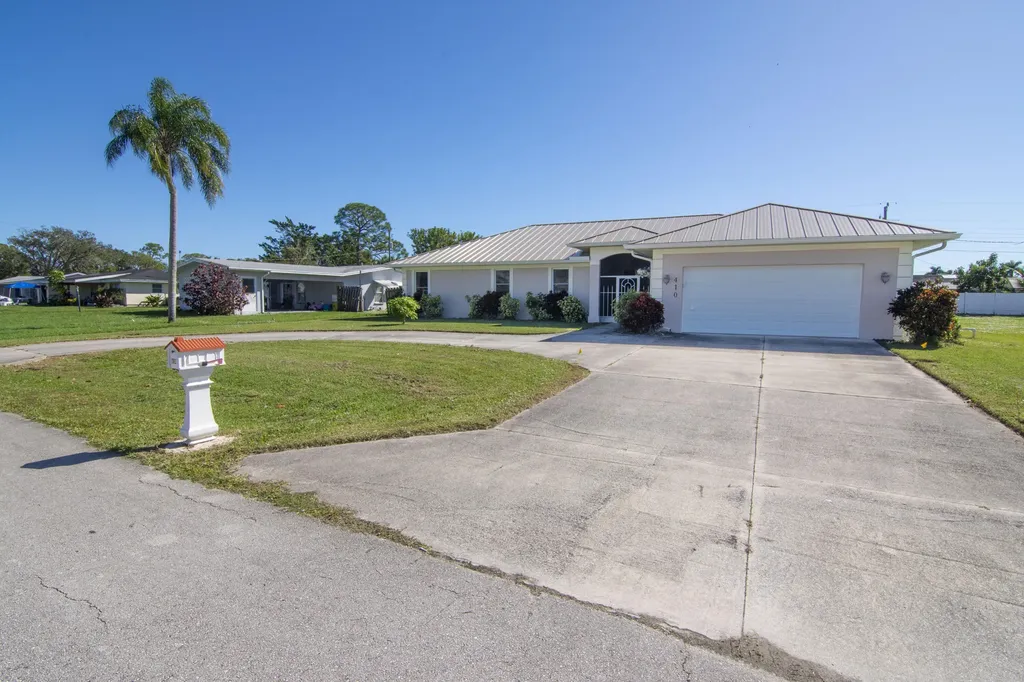 410 SE Gasparilla Avenue Port St Lucie FL 34983
