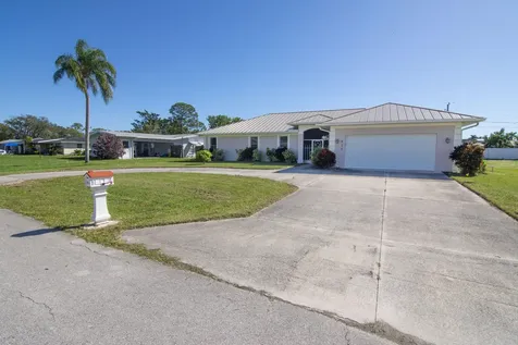 410 SE Gasparilla Avenue Port St Lucie FL 34983