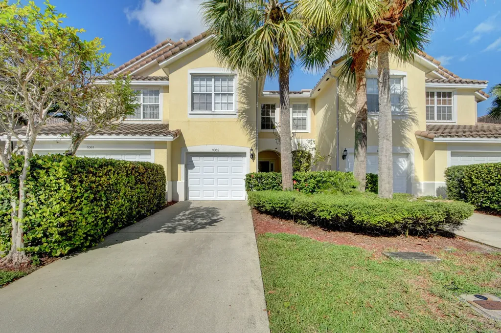 1062 Pinewood Lake Court Greenacres FL 33415