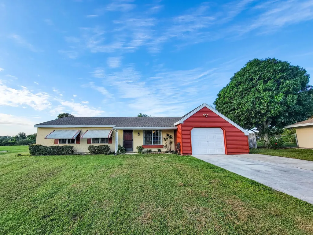 1366 SE Vestridge Lane Port St Lucie FL 34952