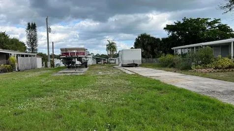 8269 SE Eagle Avenue Hobe Sound FL 33455