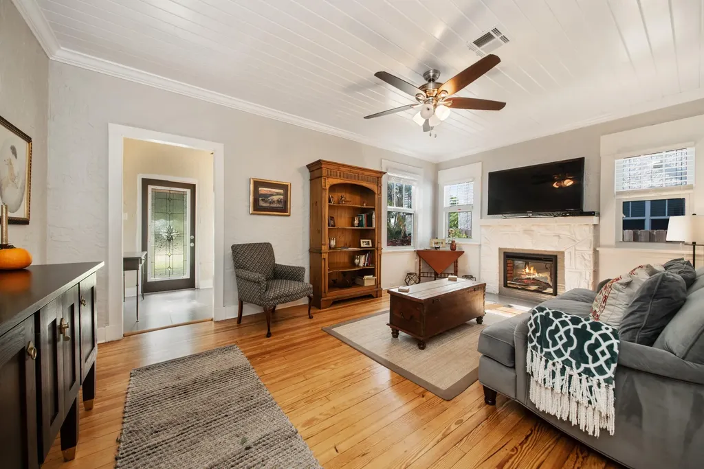 247 Royal Court Delray Beach FL 33444