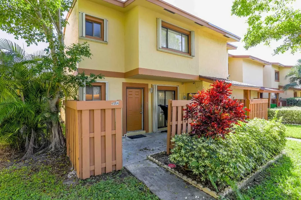 4064 Sierra Terrace Sunrise FL 33351