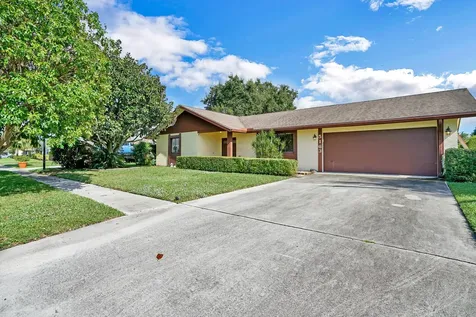 5163 Woodstone Circle E Lake Worth FL 33463