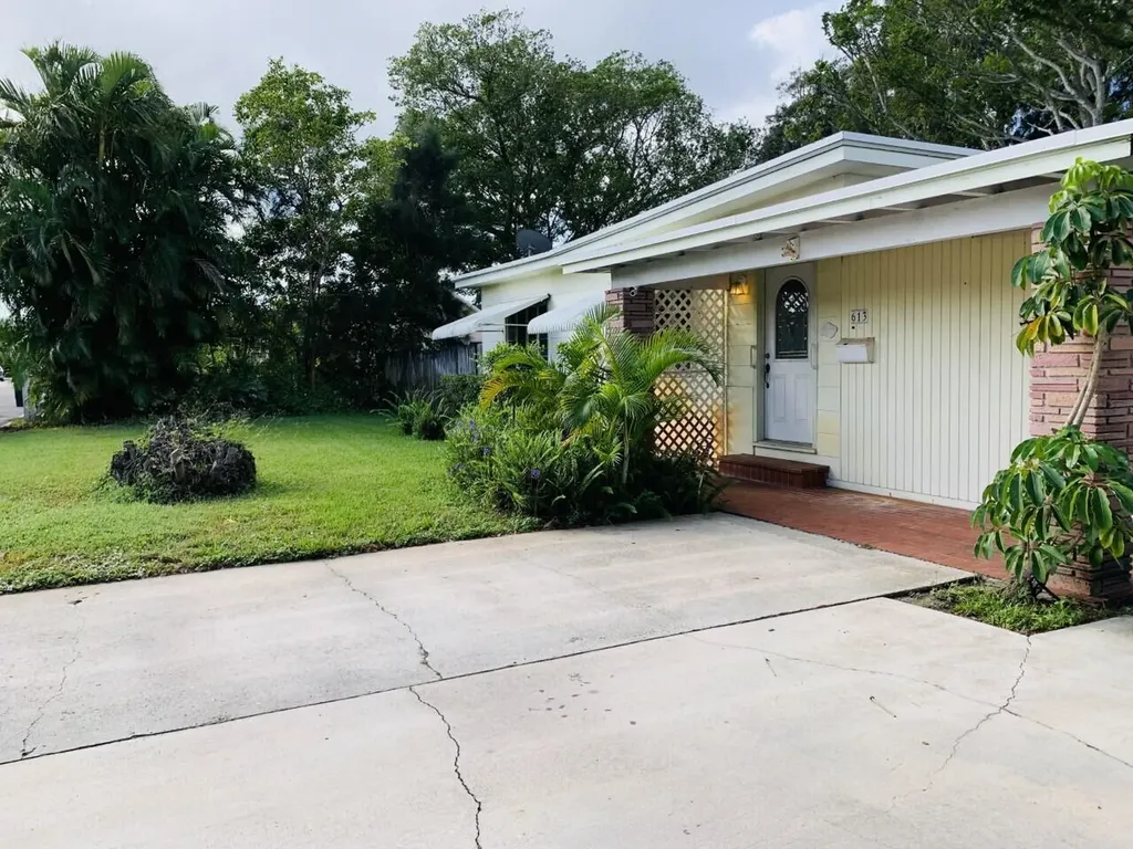 613 S B Street Lake Worth Beach FL 33460