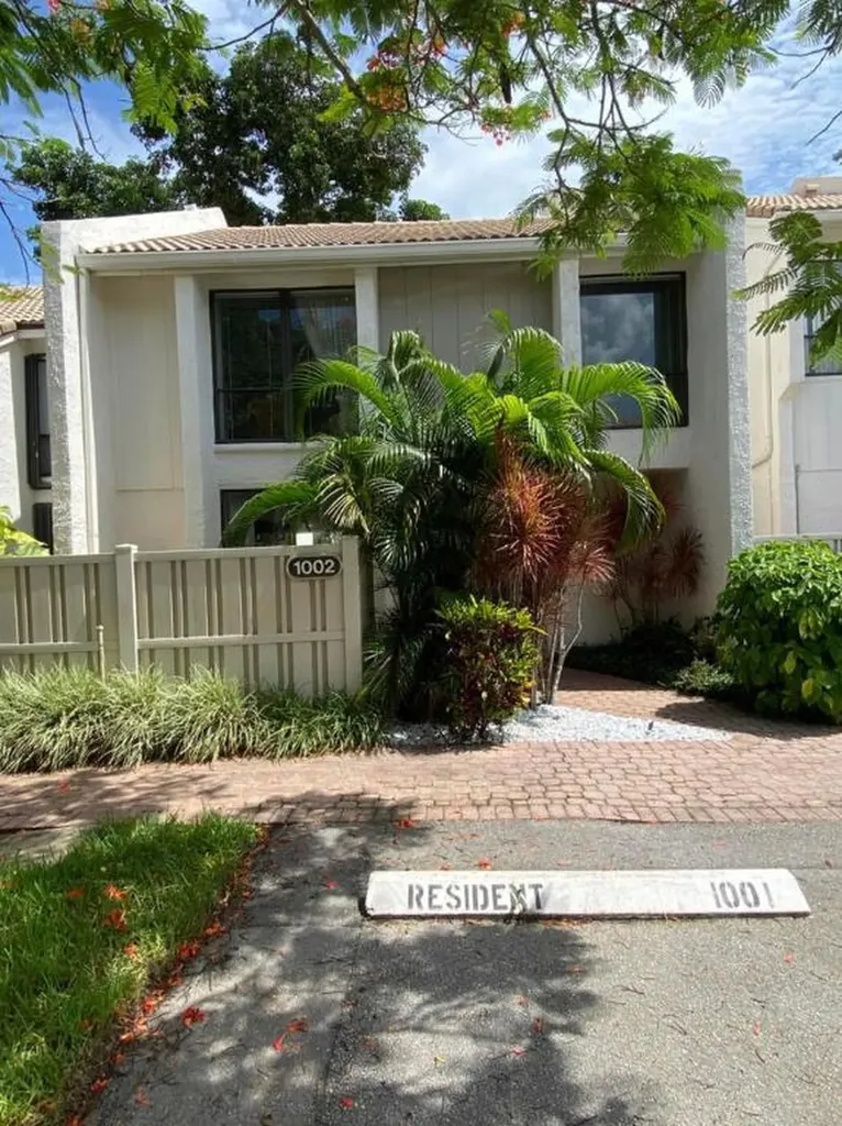 1002 Bridgewood Place Boca Raton FL 33434