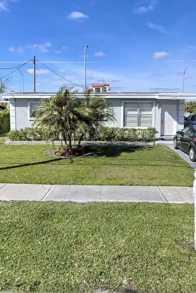 2571 NW 2nd Street Boynton Beach FL 33435