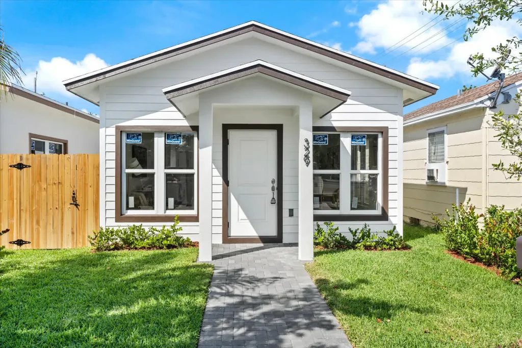 329 N E Street Lake Worth Beach FL 33460