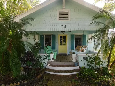512 S Palmway Lake Worth Beach FL 33460