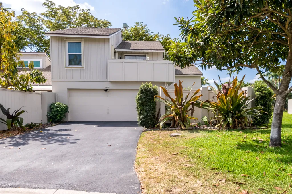 12740 Spinnaker Lane Wellington FL 33414