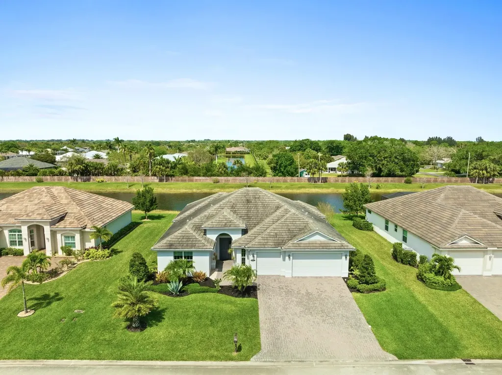 4777 Four Lakes Circle SW Vero Beach FL 32968